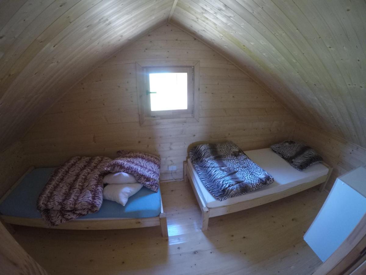Domek Caloroczny Zastan Esterno foto