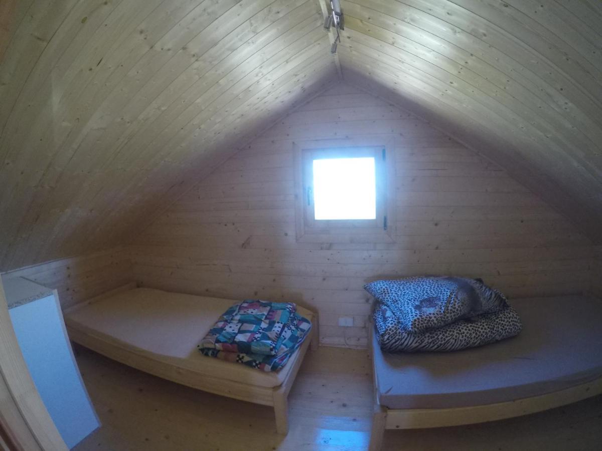 Domek Caloroczny Zastan Esterno foto