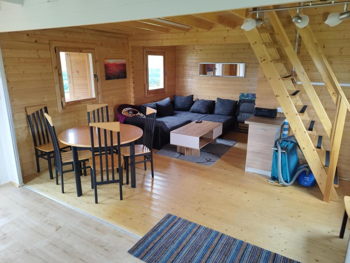 Domek Caloroczny Zastan Esterno foto